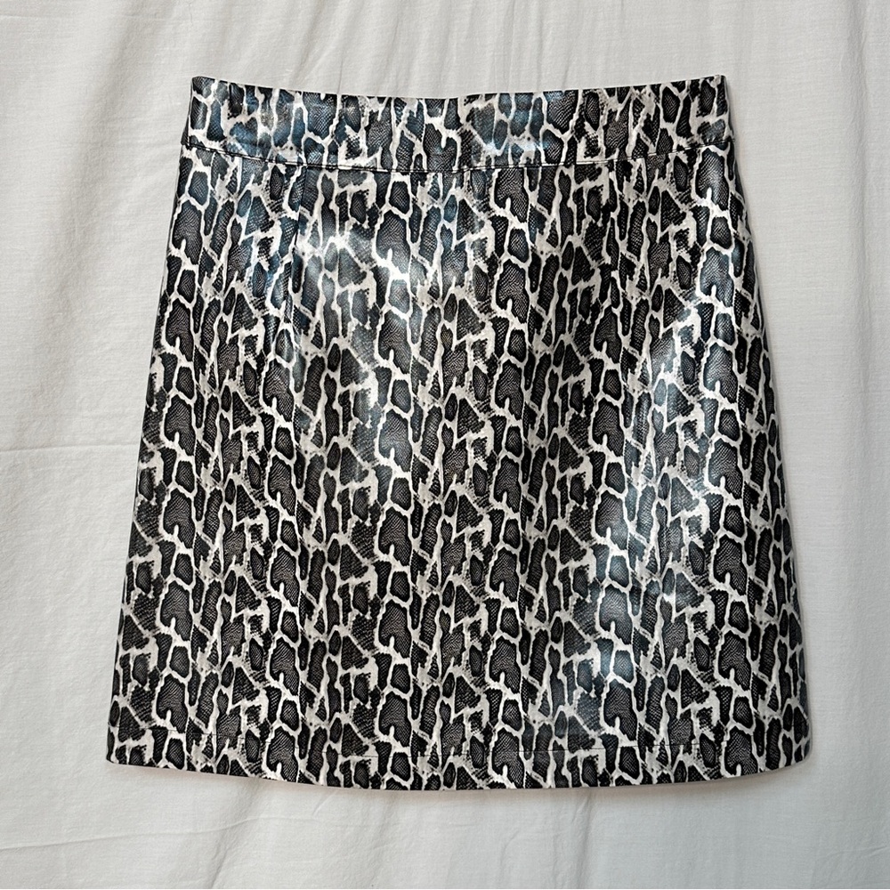 Lucky & Blessed Stylish Black and White pencil Skirt snake print